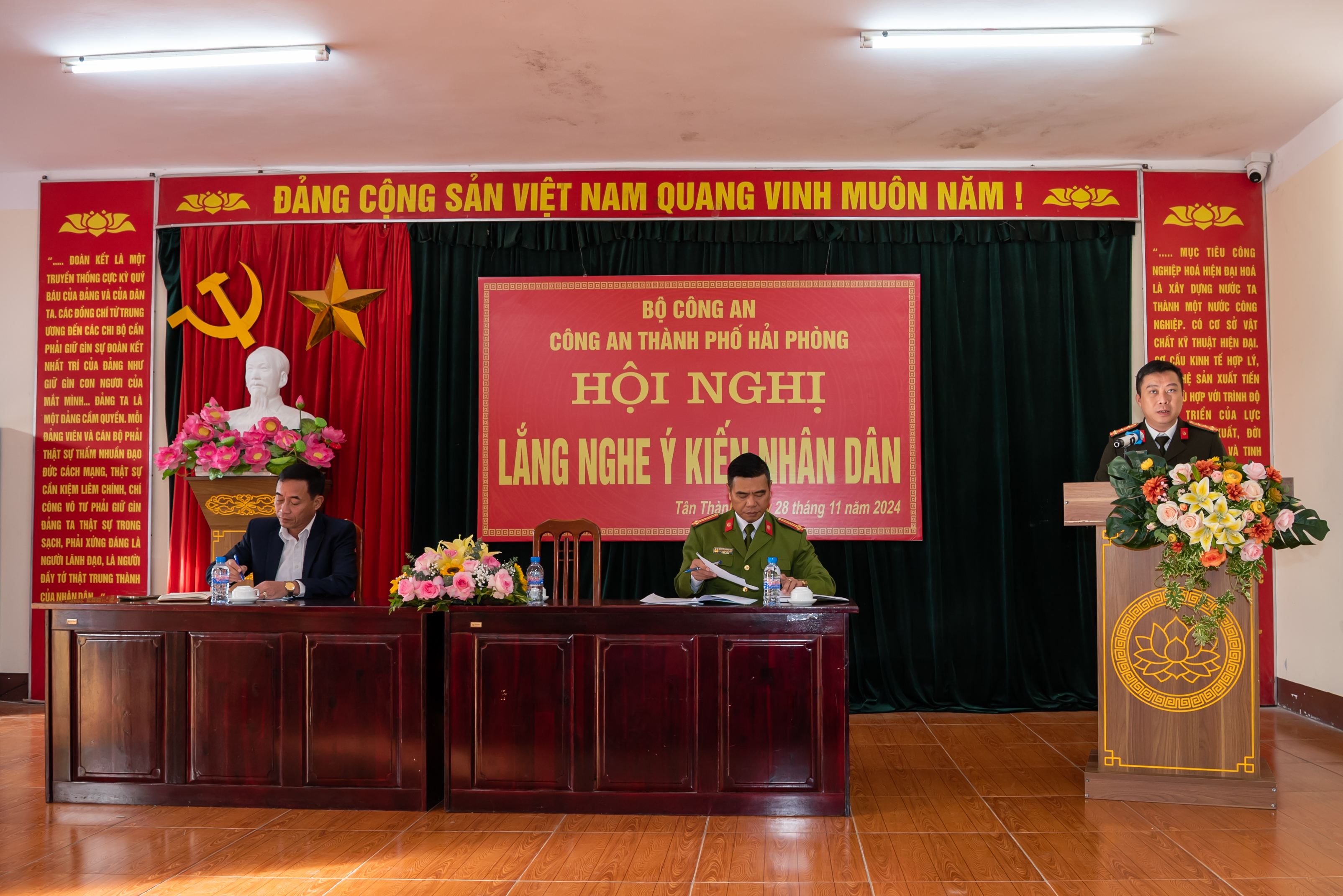 Lắng nghe phản ánh của Nhân dân phường Tân Thành (quận Dương Kinh)